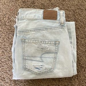 American Eagle mid waisted boyfriend/mom jeans